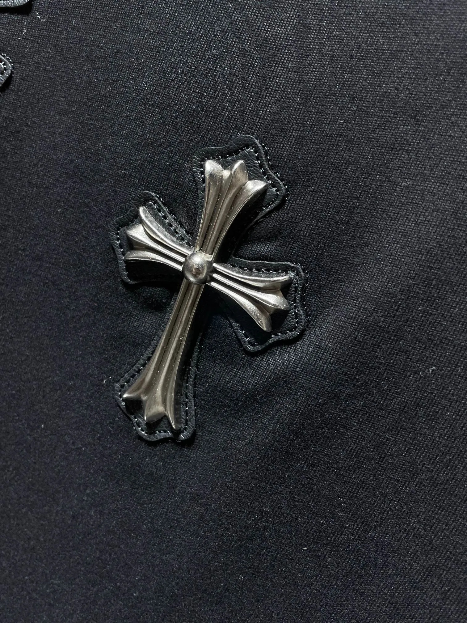 P154 New Chrome Hearts 25ss for summer. High gram weight, environmentally friendly and high-quality top-grade fabric. 260g~270g Chrome Hearts heavy industry leather cross short sleeves. Counter synchronization. 1:1 replica version. Recommended color: white, black. Size: S, M, L, XL.